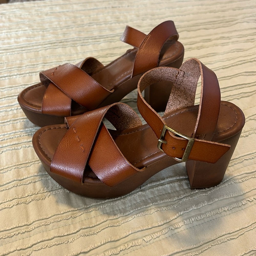Universal Thread shoes